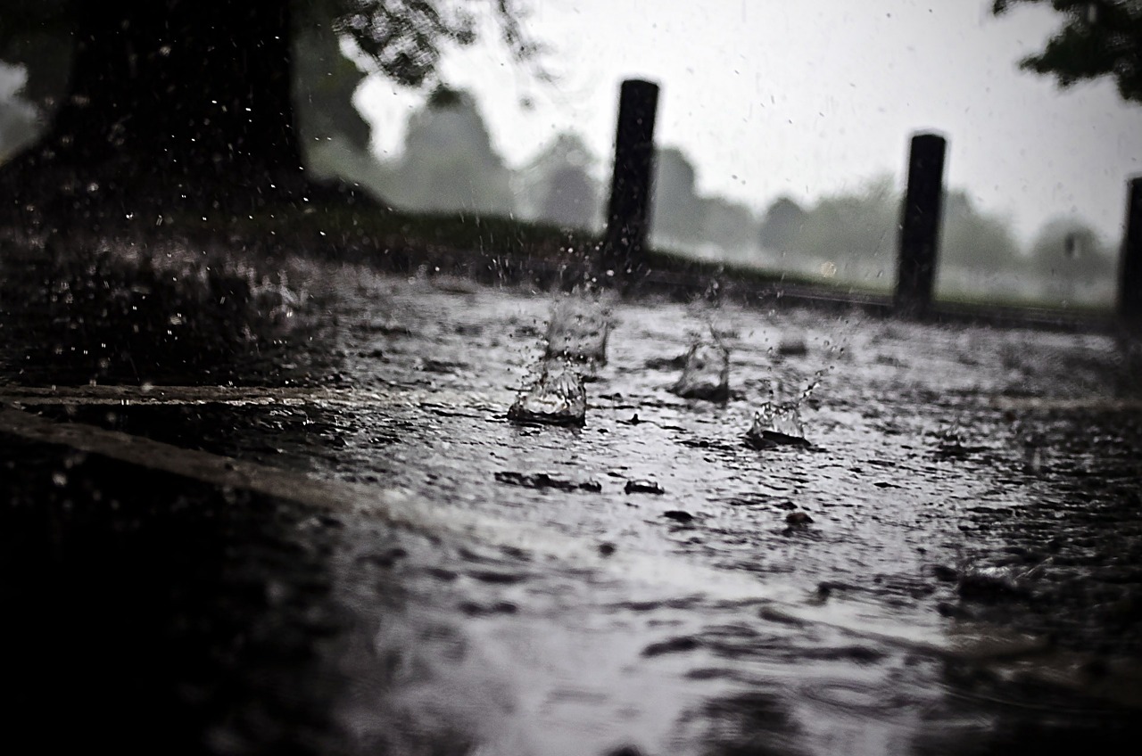 撒哈拉沙漠暴雨引发洪水，极端气候下的惊人景象