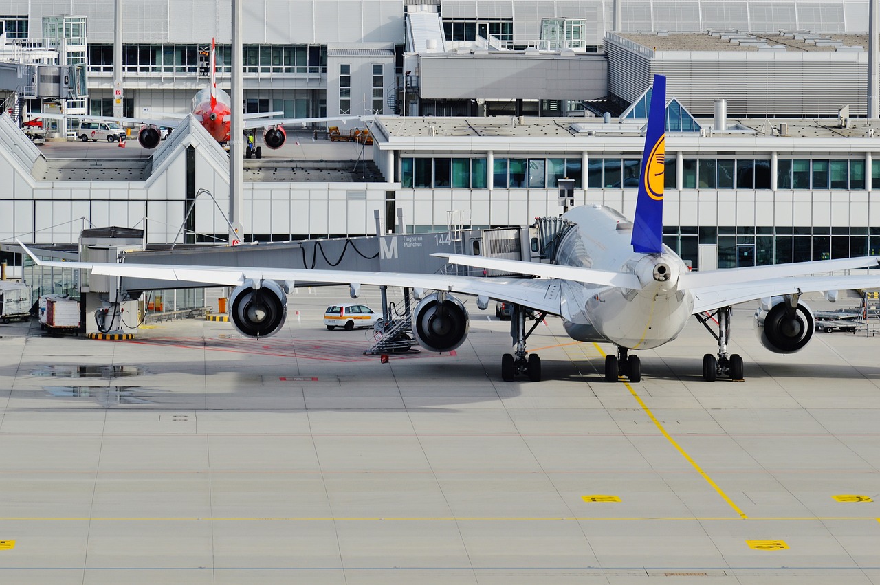 波音737货机坠毁事件解析，从监控画面看航空安全