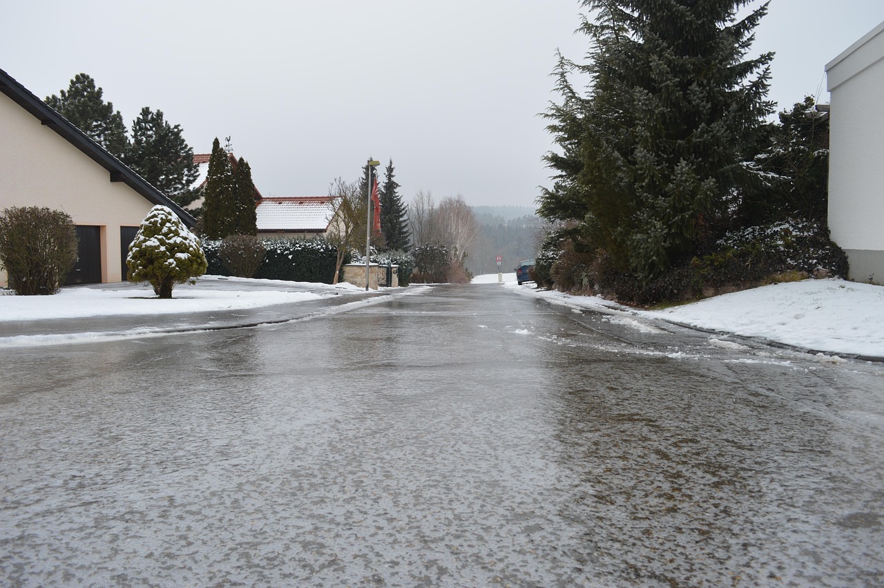 浙江某地雪中封路事件真相揭秘